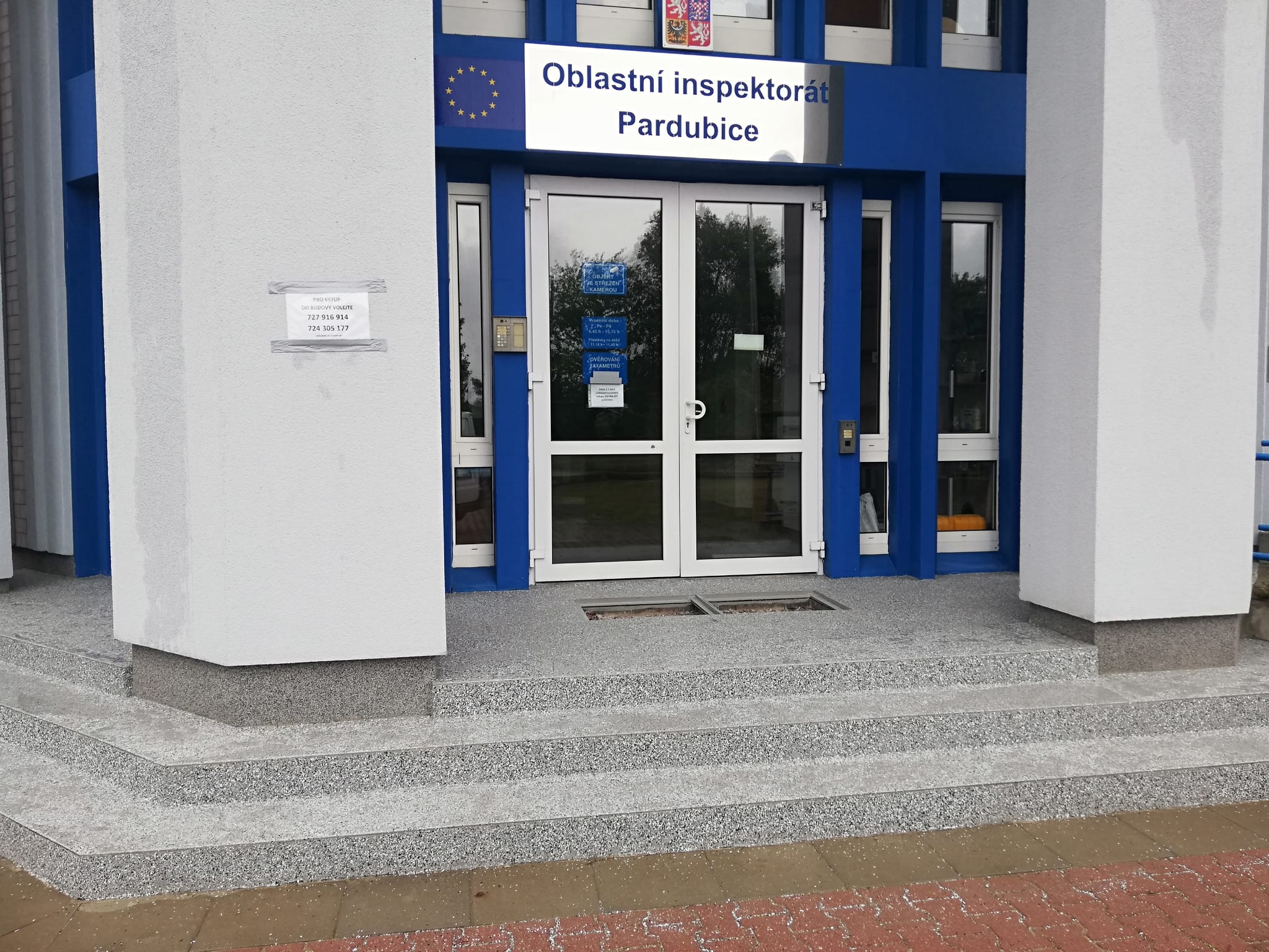 OBLASTNÍ INSPEKTORÁT VENKOVNÍ SCHODY podlahy, schody