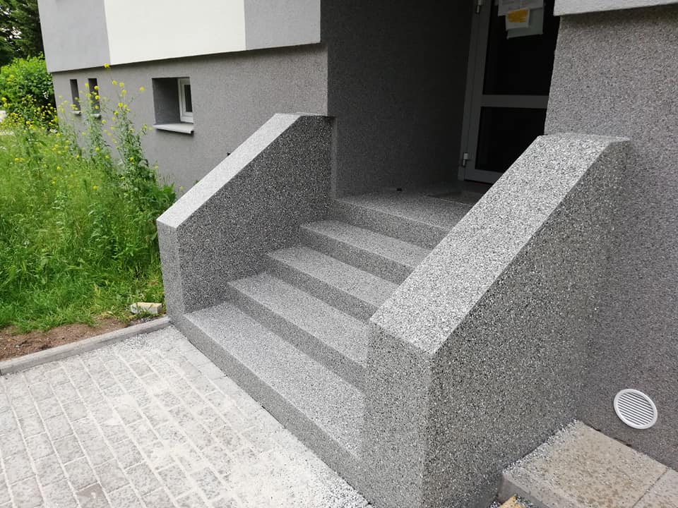 VENKOVNÍ SCHODY BYTOVÝ DŮM podlahy, schody