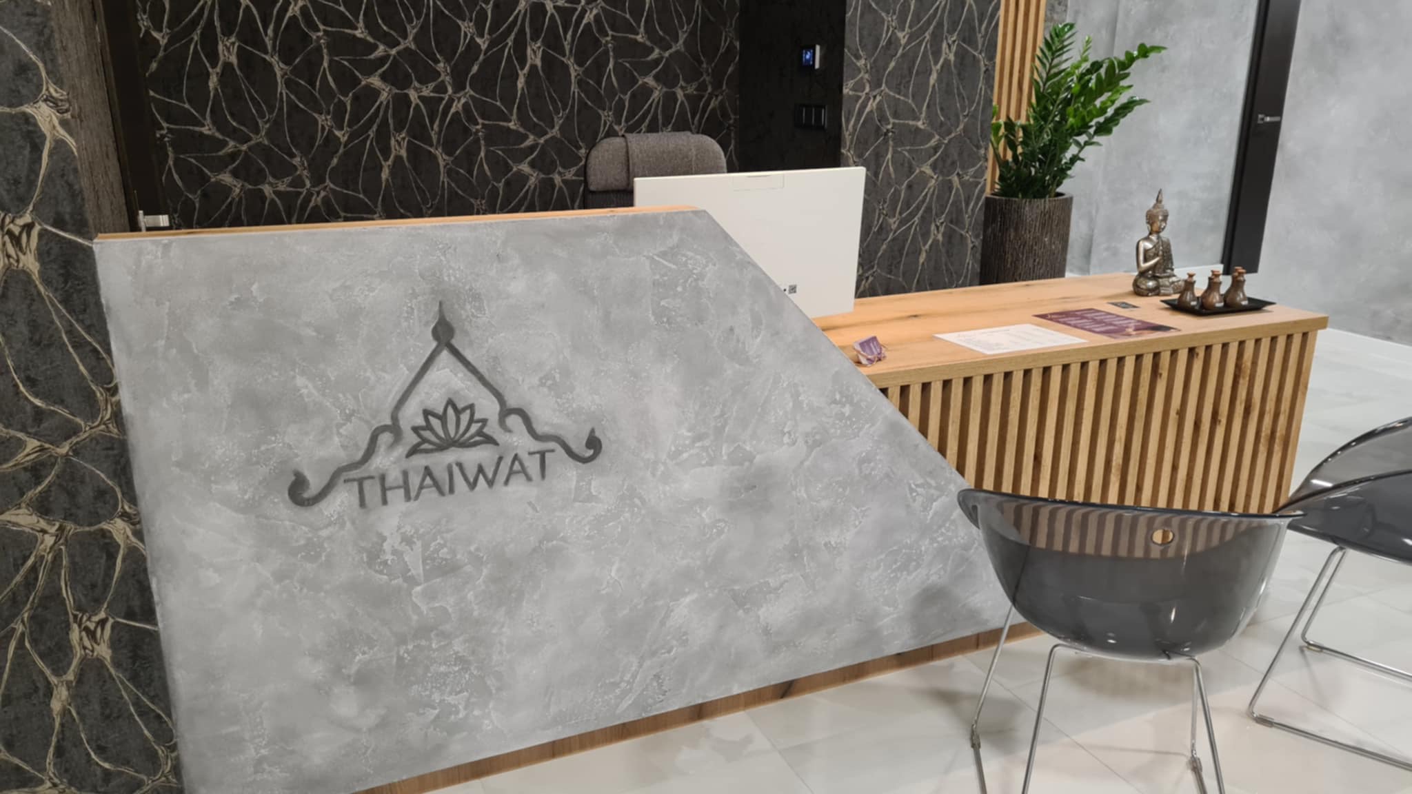 dekoracni-sterka-steny-thaiwat-salon